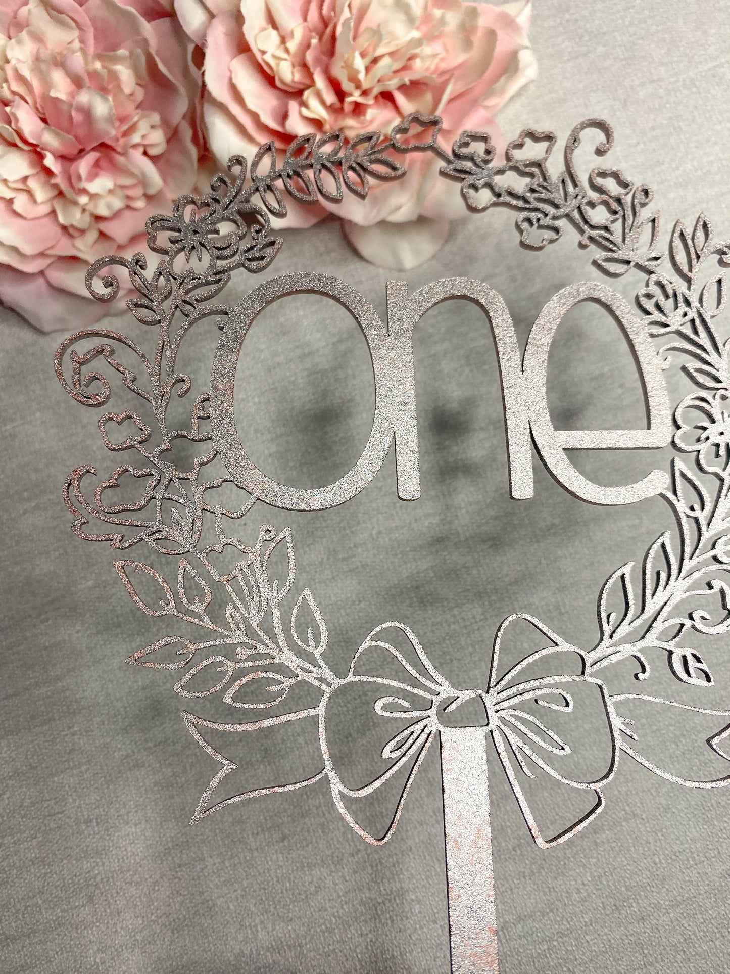 Girls first birthday | Bow Cake Topper | One Cake | Cakesmash | First Birthday | Wooden Cake Topper | Pretty Cake | Princess Bow | Wreath