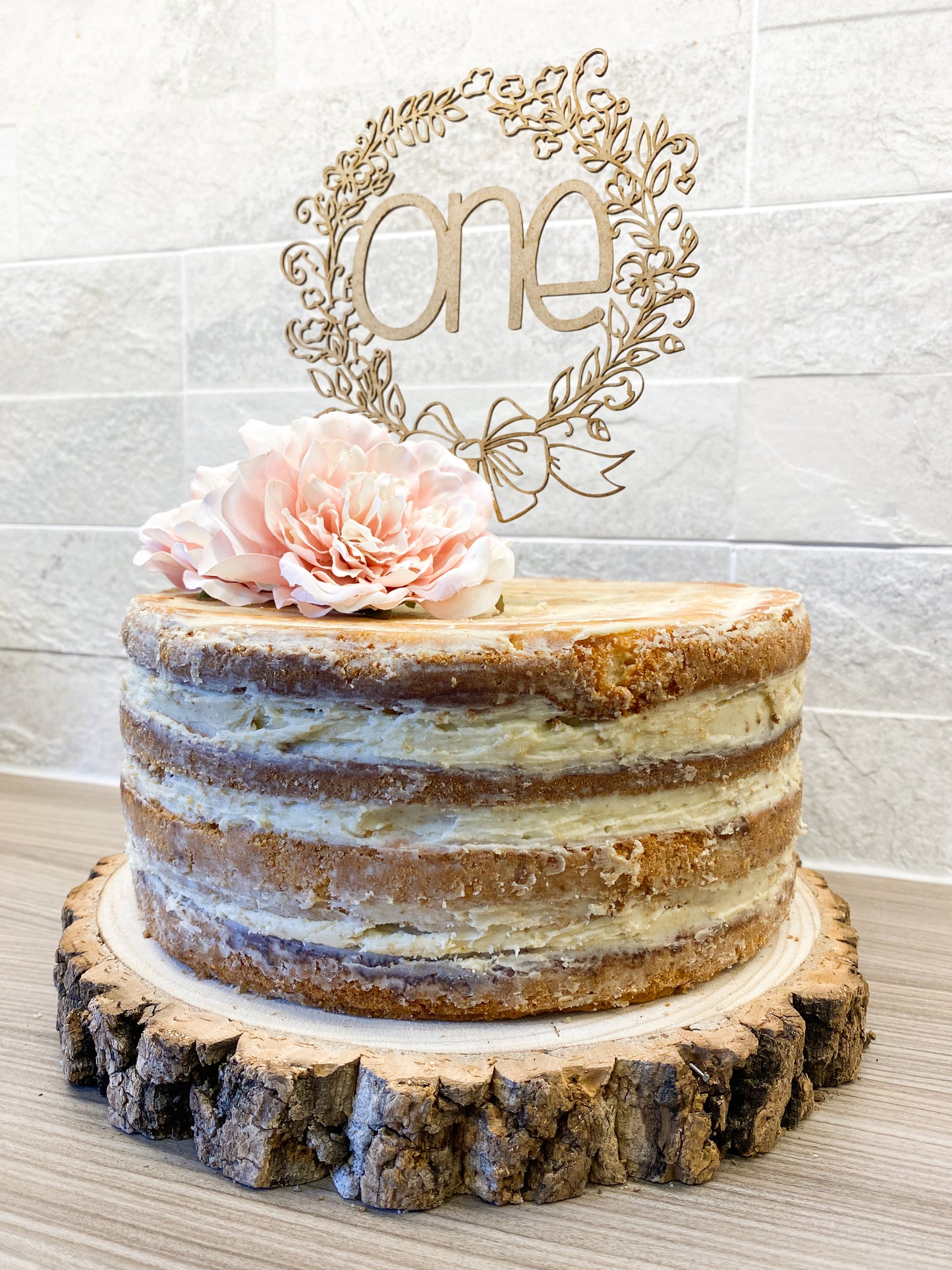 Girls first birthday | Bow Cake Topper | One Cake | Cakesmash | First Birthday | Wooden Cake Topper | Pretty Cake | Princess Bow | Wreath
